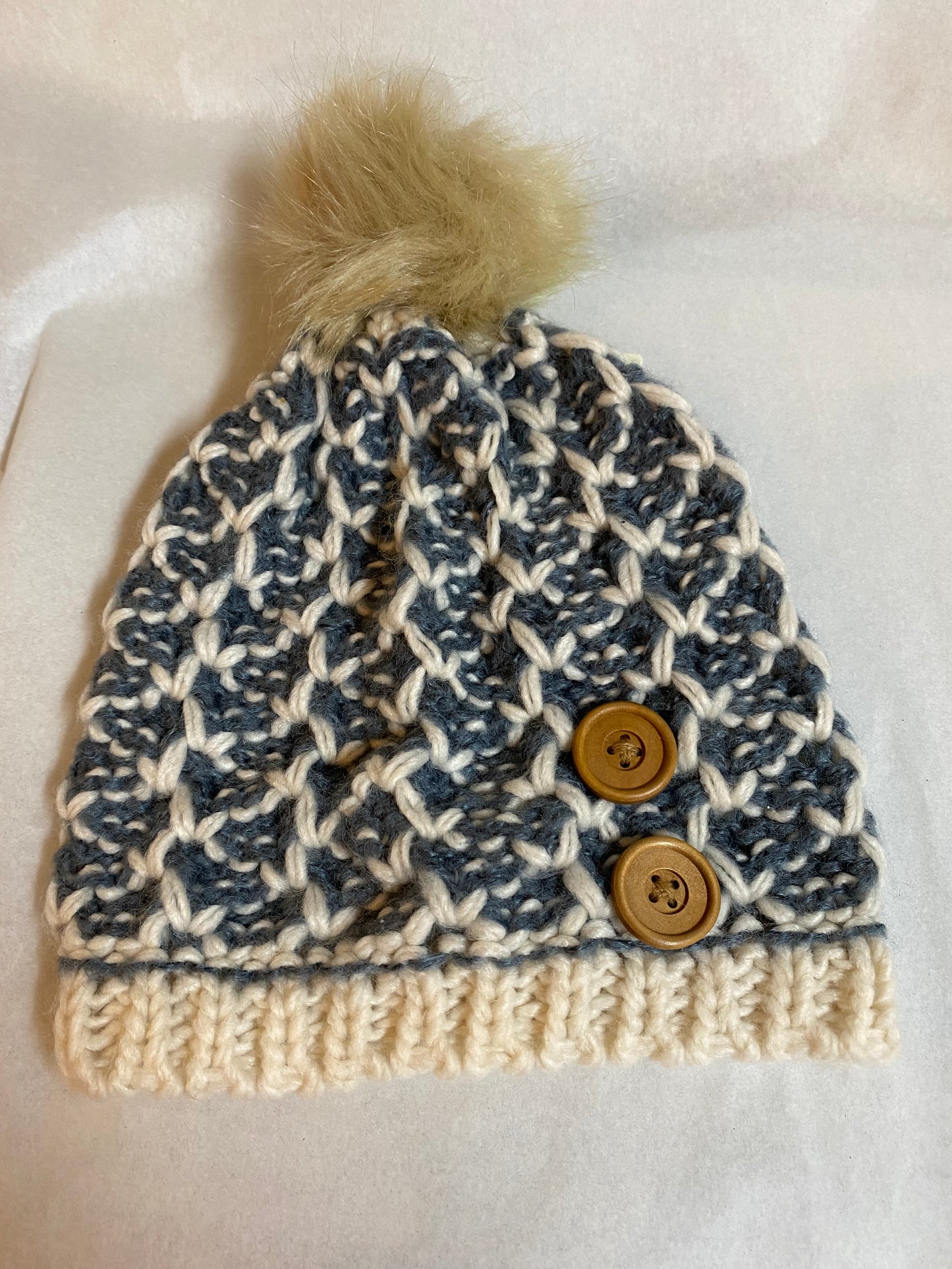 Knit Hat w. Buttons