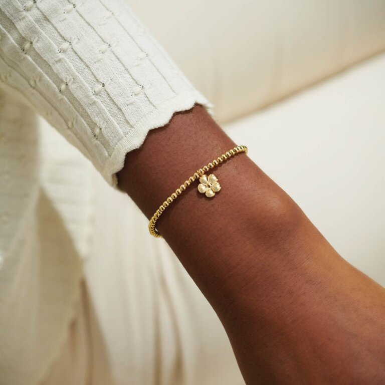 A Little 'Wonderful Grandma' Bracelet in Gold-Tone Plating