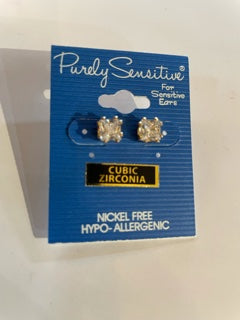 Purely Sensitive Princess Square Earrings PIERCED